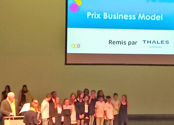 Kids receiving their Business Model Prize